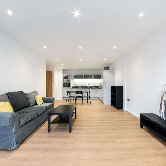 Ability Place is conveniently located close to South Quay DLR station, Canary Wharf underground station, Canary Wharf shopping centre and the numerous restaurants, bars and supermarkets. - Photo 1