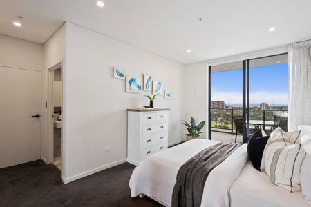 Luxurious "Onyx" Sub Penthouse - Photo 3