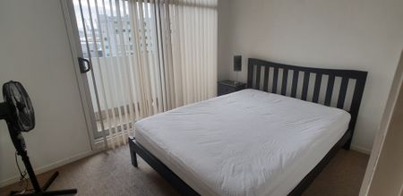 AUCKLAND CITY: Eden Terrace 8th floor one bedroom apartment with sea and city views - Photo 2