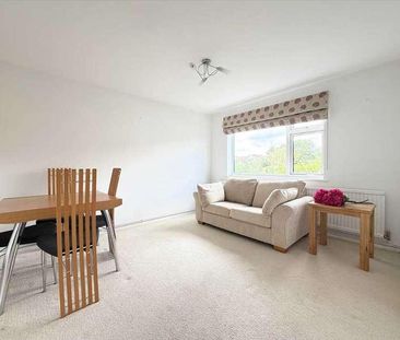 Estuary Views * Kings Keep, Chalkwell, SS0 - Photo 2