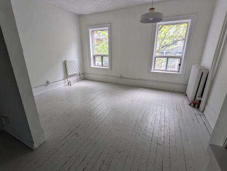 For Lease - 1020 Queen Street Unit# 1, Toronto, Ontario - Photo 3