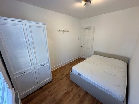 Studio Flat, York Road, E17 - Photo 2