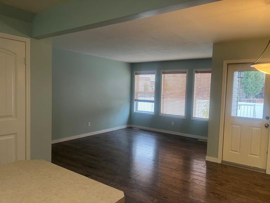 4 Bedroom Duplex with Single Attached Garage - Photo 1