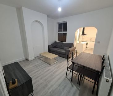 5 Bed Semi-Detached House, Heybarnes Road, B10 - Photo 2