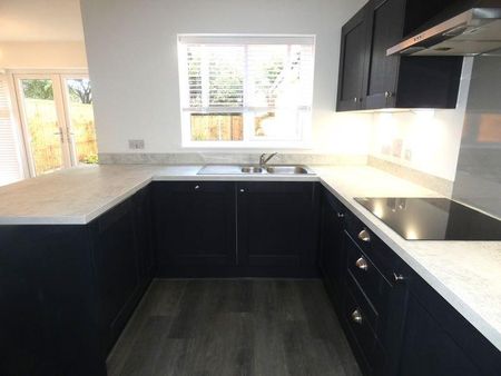 3 bedroom detached house to rent - Photo 3