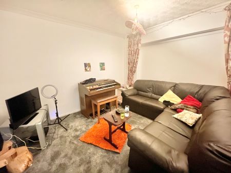 Leng Crescent, Norwich, NR4 - Photo 3