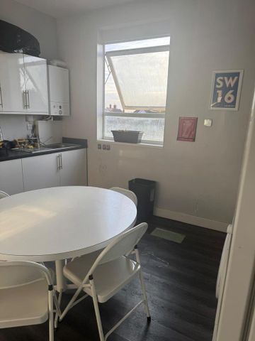 1 bedroom in a flat share to rent - Photo 4