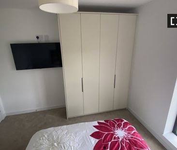 Room for rent in 3-bedroom house in Ballinteer, Dublin - Photo 5