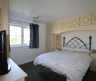 2 bedroom end of terrace house to rent - Photo 3