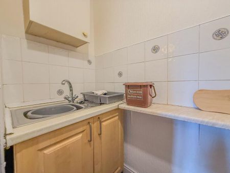 1 bedroom in a house share to rent - Photo 4