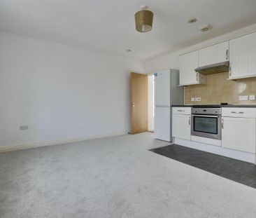 2 bedroom maisonette to rent - Photo 2