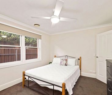 Spacious Family Home In The Heart Of Central Albury - Photo 5