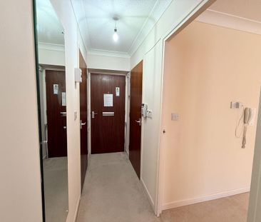 1 bedroom retirement property to rent - Photo 5