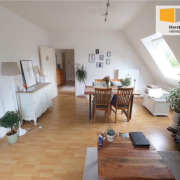 Dachgeschoßwohnung im Herzen von Schloß Holte - Photo 1