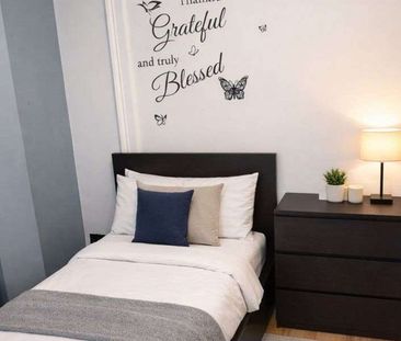 St. Lukes Street Room 6 - Photo 1