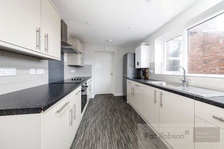 Helmsley Road Room 5, Newcastle Upon Tyne - Photo 4
