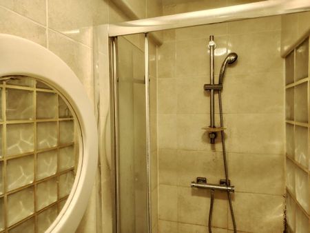 1 bedroom in a house share to rent - Photo 3