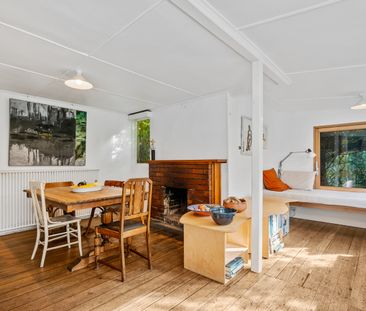 Charming Fully Furnished Home in Prestigious West Hobart - Photo 3