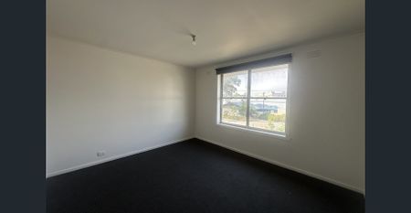 Freshly updated 2 bedroom unit - Photo 2
