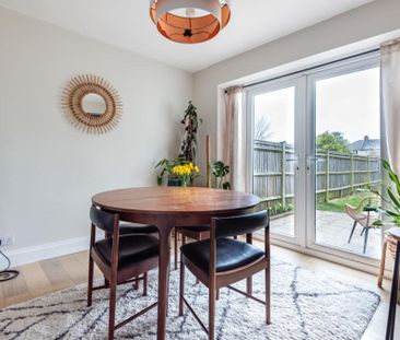 4 Bed Semi-Detached House, Warren Avenue, SO16 - Photo 2