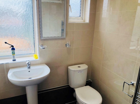 1 bedroom in a house share to rent - Photo 4