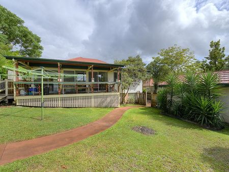 207 Chatsworth Road,COORPAROO - Photo 2