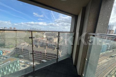 Stunning views of the cityscape - Photo 5