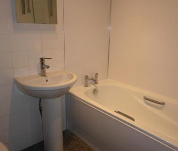 2 bedroom semi-detached house to rent - Photo 3