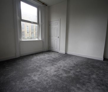 3 bed terraced house to rent in St. Johns Place, Halifax - Photo 1