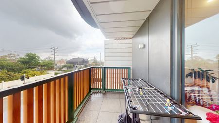 Stylish Urban Living in the Heart of Northcote - Photo 2