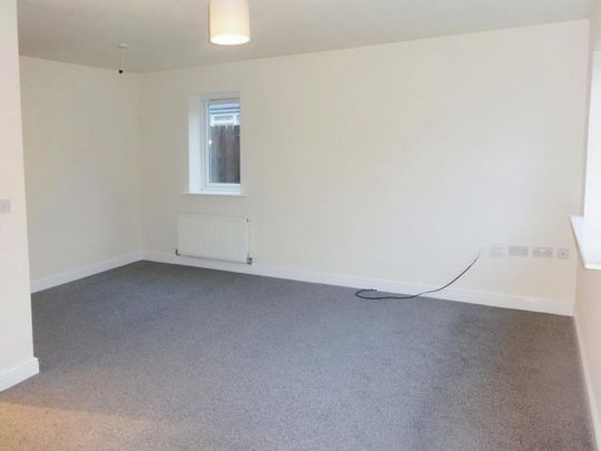 3 bedroom semi-detached house to rent - Photo 1