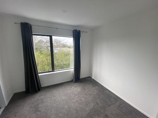 Discover comfort and style at 2/20 Metcalfe Rd, Ranui. - Photo 1