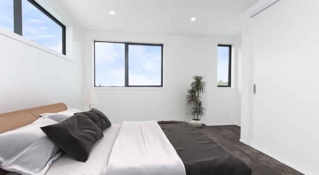 Modern 3-Story Townhouse: Perfect Vertical Living! - Photo 1