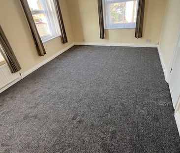 Studio Flat, High Road, IG1 - Photo 4