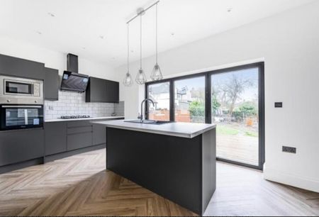 5 bedroom semi-detached house to rent - Photo 4