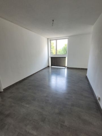 Location Appartement 4 pièces 70m² MAUBEUGE 59600 - Photo 2