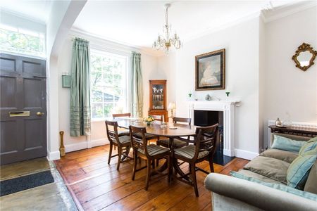 Quietly tucked away on the stunning street of Mount Parade, this beautiful Grade II listed, 4 bedroom terraced house has been comprehensively upgraded, but is in keeping with the traditional style of the original house that was built in 1827. - Photo 3