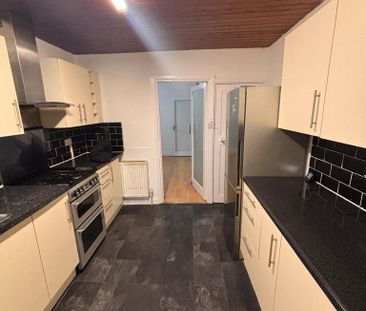 3 bedroom detached house to rent - Photo 2