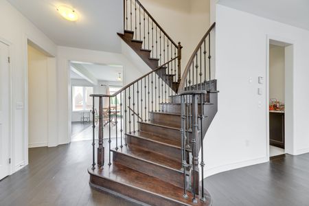 For Lease - 41 Leith Drive, Bradford West Gwillimbury, Ontario - Photo 2