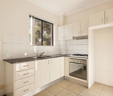 Spacious Top-Floor Apartment with Stunning Views | Dual-Level - Photo 5