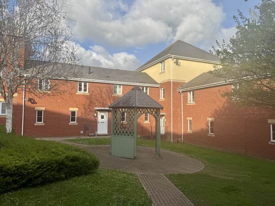 1 bed flat to rent in Russell Walk, Exeter, EX2 - Photo 1