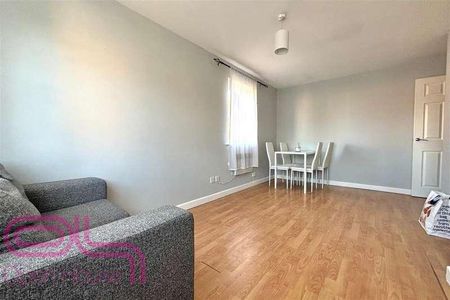 Redford Close, Feltham, TW13 - Photo 4