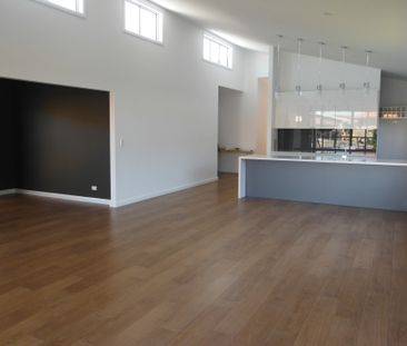 Four bedroom free standing duplex - Photo 1