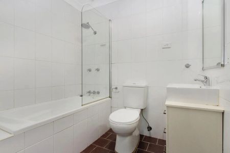 PERFECT LOCATION – 2 BEDROOM APARTMENT WITH AIR CONDITIONING. - Photo 4