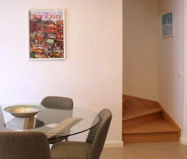 “Sunlit Spaces and Effortless Style!” - Photo 2