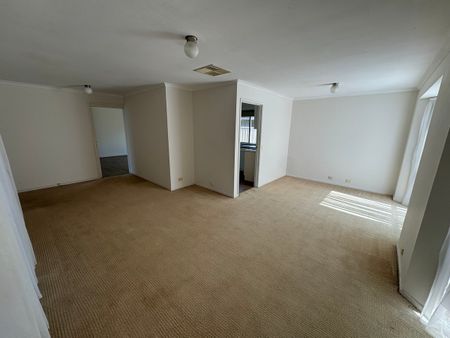 4 BEDROOM HOUSE IN KIALLA LAKES - Photo 4