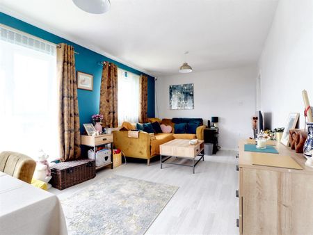 2 Bedroom Flat / Apartment to let - Photo 2