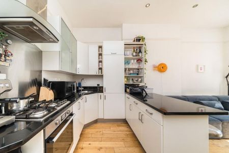2 bedroom flat to rent - Photo 4