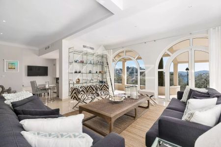 Mougins - Villa rénovée dans domaine privé - Photo 4