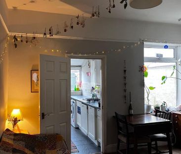 2 bedroom end of terrace house to rent - Photo 2